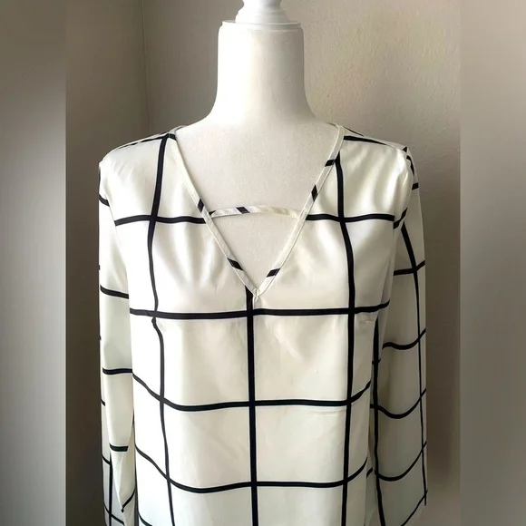 SHEIN Blouse Size Small Color Black and White - Picture 2 of 5